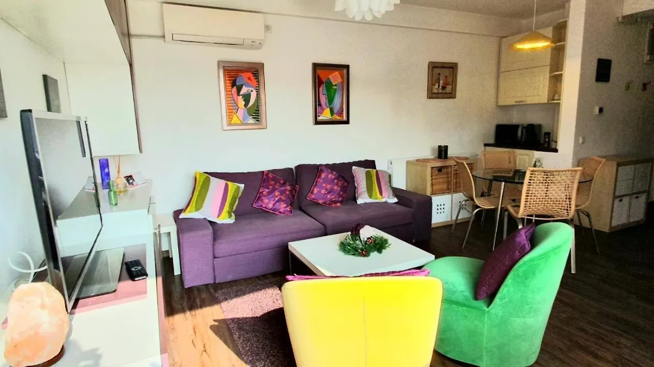Vindut! Inchis Apartment Bucharest 0*,  Romania